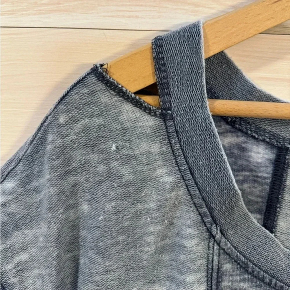 Motherhood Maternity Destructed Cut Out Shoulder Short Sleeve Top Blue Size L - Picture 4 of 6